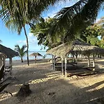Anse des Rochers les Alizés du soir piscine plage